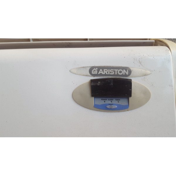 Ariston Klimaanlage (extern und intern) Ariston Klimaanlage (extern und intern)
